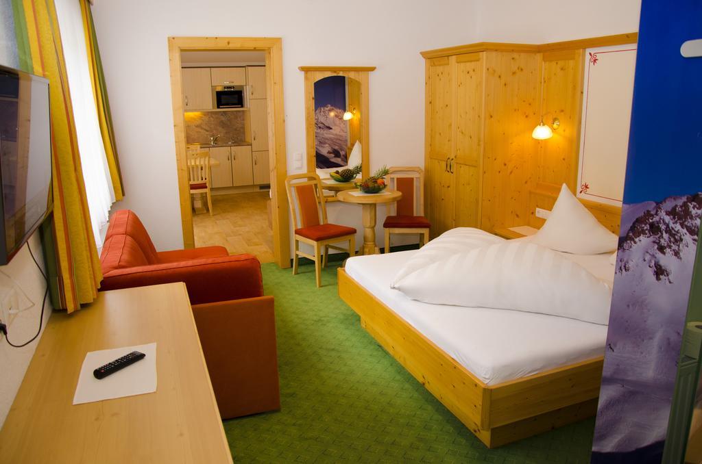 Hotel Garni Alpenblick Ischgl Ngoại thất bức ảnh