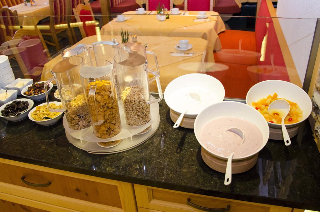 Hotel Garni Alpenblick Ischgl Ngoại thất bức ảnh