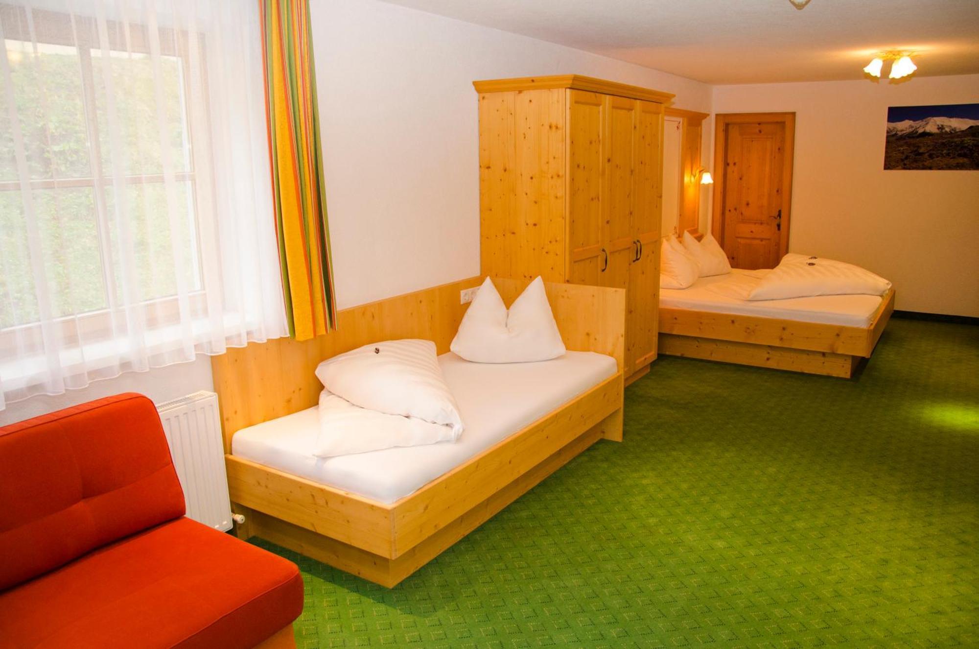 Hotel Garni Alpenblick Ischgl Phòng bức ảnh